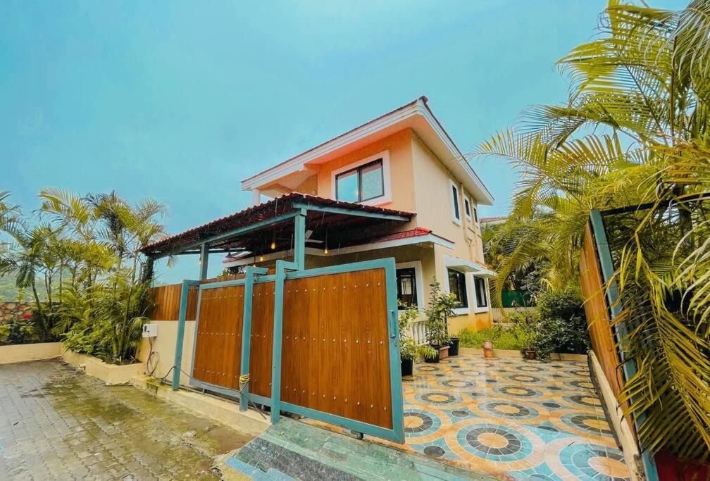 Corner House, Lonavla By Meheru-4 Bhk Villa With Pool Exterior photo