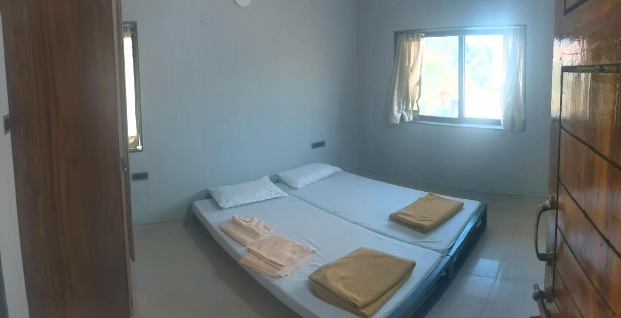 Corner House, Lonavla By Meheru-4 Bhk Villa With Pool Exterior photo